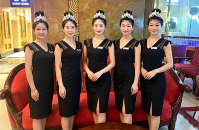 华纳公司客服团队